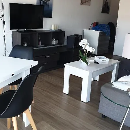 Les Pieds Dans L' Eau Apartment *