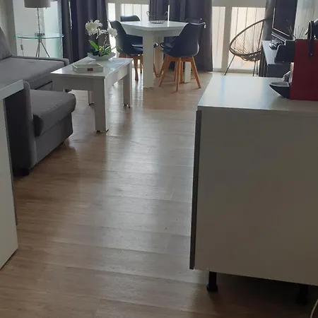 Les Pieds Dans L' Eau Apartment *